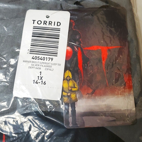 ❤️NWT VINTAGE TORRID TEE - PENNYWISE STEPHEN KING'S IT SCARY CLOWN HALLOWEEN - Picture 7 of 13